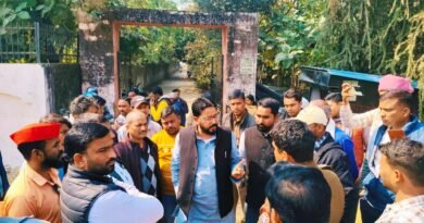 सिद्धार्थनगर: खूनी संघर्ष में घायल महिला की मौत के बाद बवाल, परिजनों ने पुलिस पर लगाया आरोपियों को बचाने का आरोप , स पा नेताओं ने पुलिस पर उठाए गंभीर सवाल